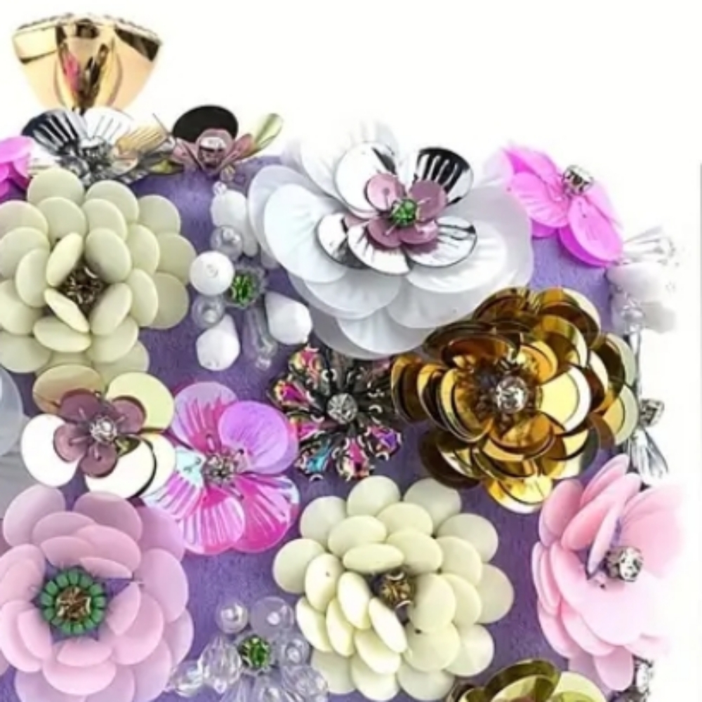 Stunning STATEMENT Clutch ~ 3D Beaded Flowers 🌸🏵 Rhinestones 💎, Metal Closure - Picture 7 of 9